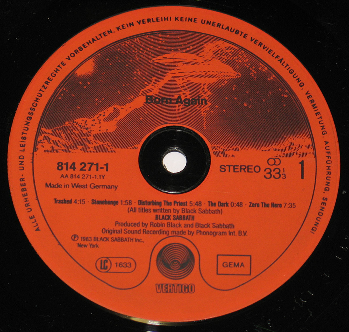Close-up of the Red Vertigo Record Label with catalognr 814 271-1  